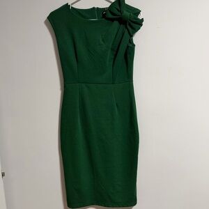 Elegant Green Midi Dress with Bow Detail